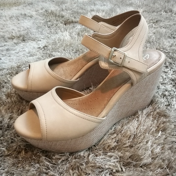 Clarks Shoes - CLARKS Wedge Platform Sandals Size 9.5